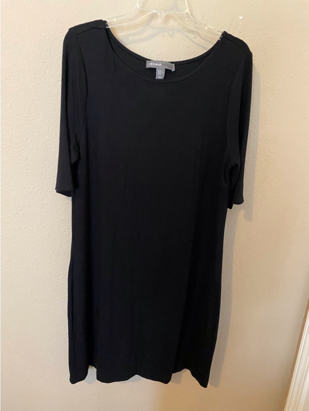 Donna Rico Black Scoop Neck  mid-length Sleeve Shift Dress